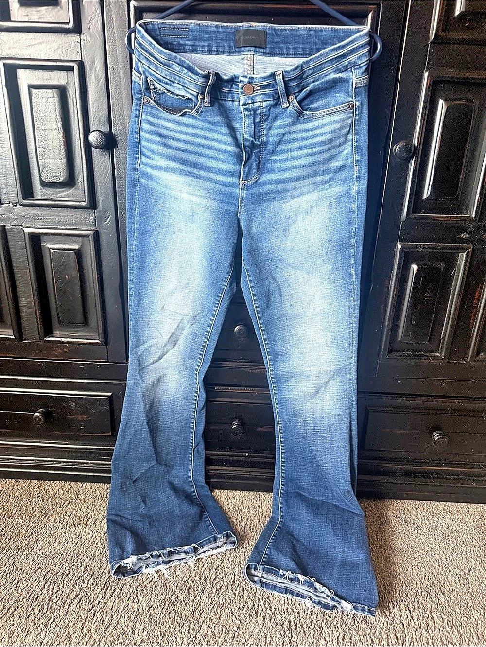 BUCKLE BLACK Flare Jeans in Blue Waist 30